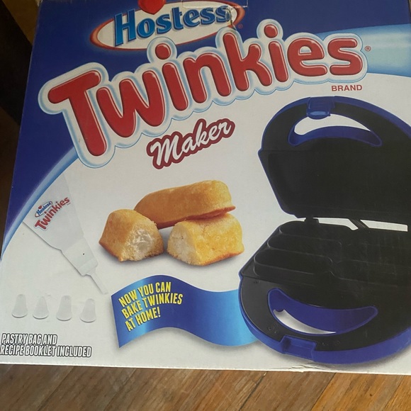 Hostess Cupcake and Twinkie Maker - Picture 4 of 6